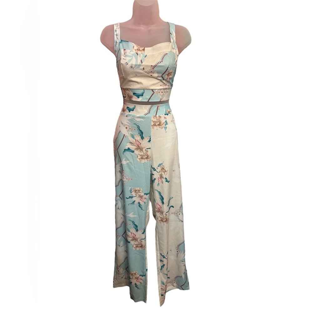 Floral 2 piece outfit in Cream and Blue